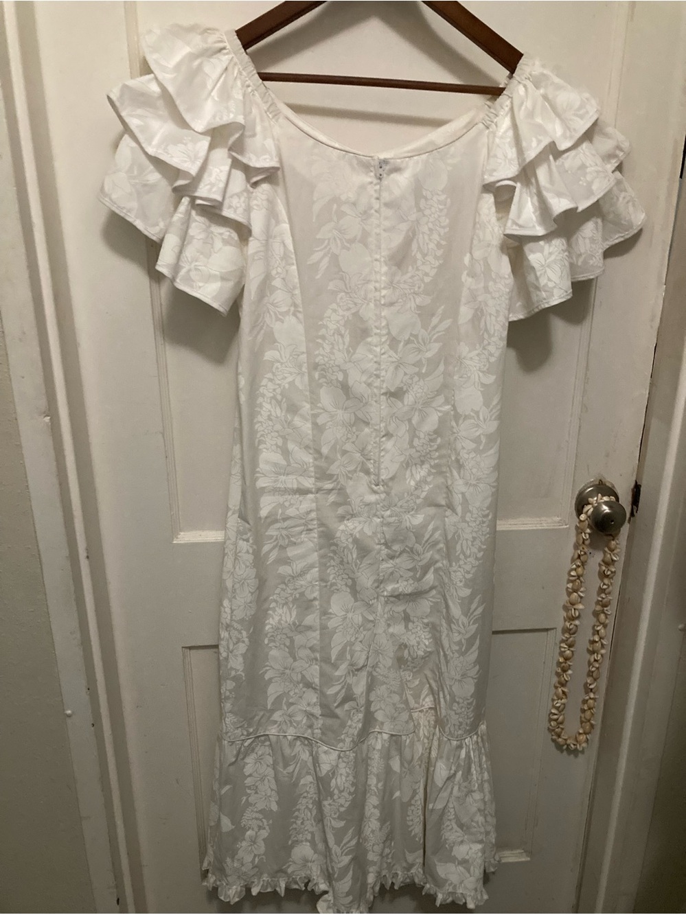 Royal Creations Hawaii large white floral aloha dress beach wedding dress - Picture 4 of 5